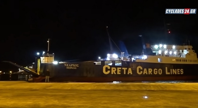 Σύρος: Η εντυπωσιακή μανούβρα του καπετάνιου του “Νέαρχος” κόντρα στους ανέμους του κυκλώνα Ζορμπά