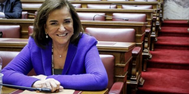 Στο εξωτερικό για επέμβαση η Ντόρα Μπακογιάννη: Ο μπιπ μπιπ αυτοσαρκασμός της