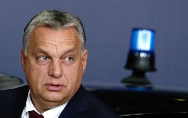 Ουγγαρία: Ο Όρμπαν απειλεί να θέσει βέτο στον προϋπολογισμό της ΕΕ