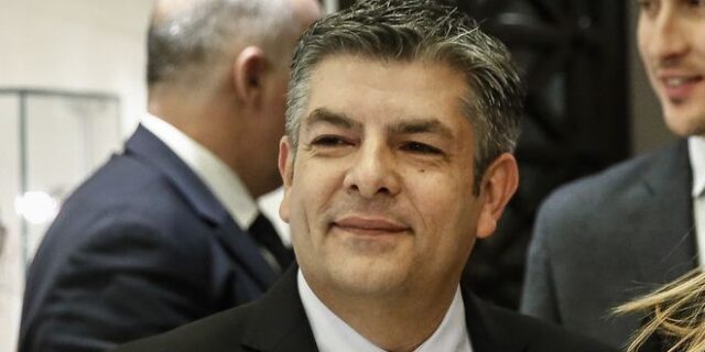 Κλήση Ηλιόπουλου στη Βουλή για το προσφυγικό ζητούν ΔΗΣΥ-ΝΔ