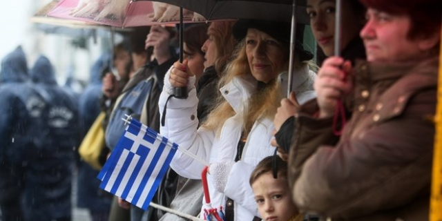 Συμφωνείτε ή διαφωνείτε; Να καταργηθούν οι μαθητικές παρελάσεις στις εθνικές επετείους;