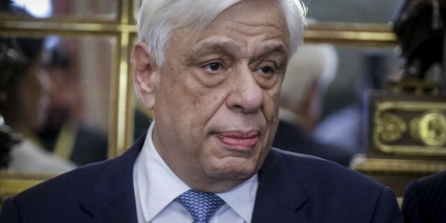 Τα ξίφη στους νέους αξιωματικούς Νοσηλευτικής επέδωσε ο Παυλόπουλος