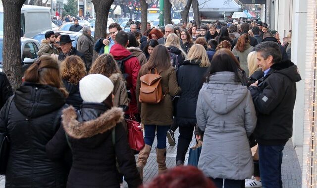 Τα πρώτα Χριστούγεννα μόνο με θετικά μέτρα