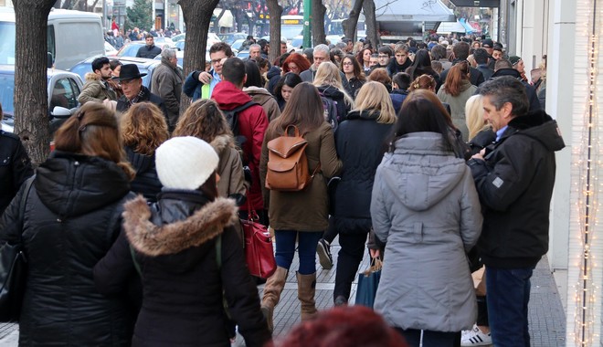 Τα πρώτα Χριστούγεννα μόνο με θετικά μέτρα