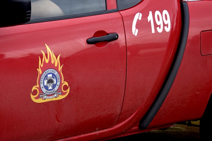 Λαχτάρα στην Αθηνών – Λαμίας: Αυτοκίνητο πήρε φωτιά εν κινήσει