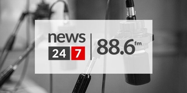 Ο Γιάννης Κακλέας και ο Χρήστος Νικολόπουλος στην εκπομπή “Πεζοί Στον Αέρα”