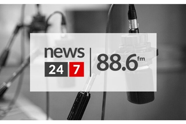 Ο Γιάννης Κακλέας και ο Χρήστος Νικολόπουλος στην εκπομπή “Πεζοί Στον Αέρα”