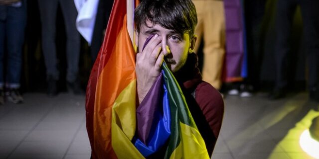 Ρουμανία: Η αποχή οδηγεί σε αποτυχία το δημοψήφισμα κατά του γάμου ομοφύλων