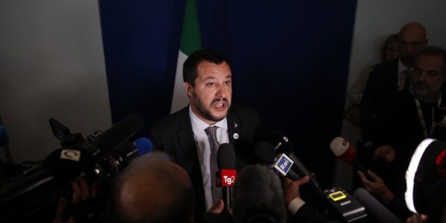 Σαλβίνι: Ας μην διανοηθούν να μας στείλουν επιτρόπους και τρόικες