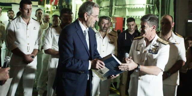 Σαμαράς για Σκοπιανό: Εμείς γιορτάζουμε στο Ναυαρίνο, άλλοι βυθίζονται στις Πρέσπες