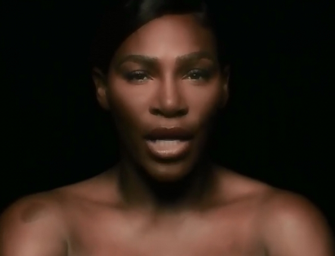 Βίντεο: Η Σερένα Ουίλιαμς τραγουδά topless για τον καρκίνο του μαστού