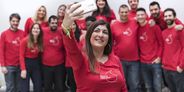 Το Ίδρυμα Vodafone και 10 νέοι από όλη την Ελλάδα πάνε τον κόσμο μπροστά