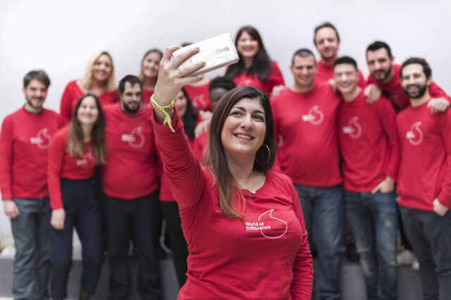 Το Ίδρυμα Vodafone και 10 νέοι από όλη την Ελλάδα πάνε τον κόσμο μπροστά