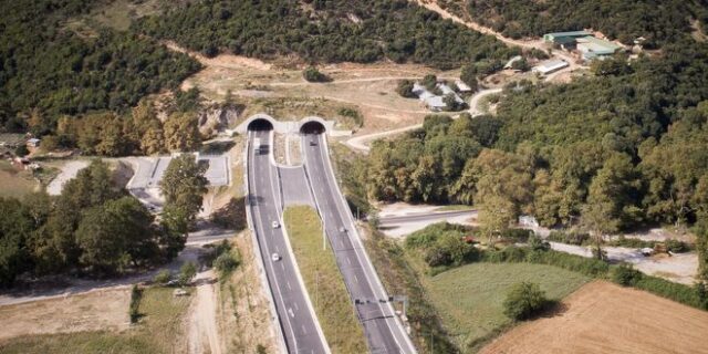 Διακόπτεται σήμερα και αύριο η κυκλοφορία στις σήραγγες των Τεμπών
