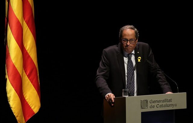 Έκπτωτος και με τη βούλα ο Τόρα, βαθαίνει η καταλανική κρίση