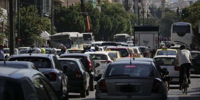 Κίνηση στους δρόμους: Που υπάρχει αυξημένη κυκλοφορία