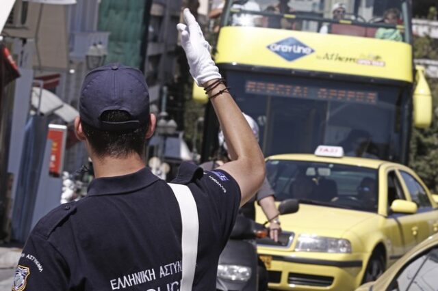 Κίνηση στους δρόμους: Πού είναι αυξημένη και χρειάζεται προσοχή