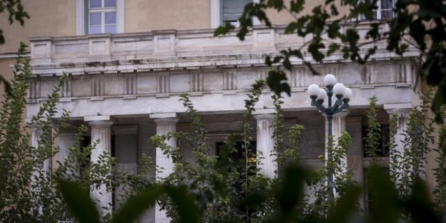 Γιατί δεν περνάει η πρόταση δυσπιστίας από την παρούσα Βουλή