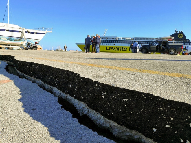Σεισμός στη Ζάκυνθο: “Σωσίβιο” η θάλασσα – Έντονη μετασεισμική ακολουθία