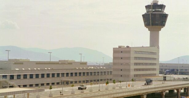 Σε διψήφια αύξηση η ταξιδιωτική κίνηση στο αεροδρόμιο Αθηνών