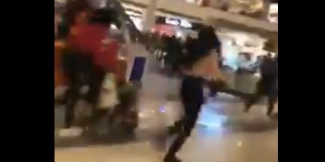 Τρόμος πριν το Black Friday: Ένοπλος άνοιξε πυρ σε εμπορικό κέντρο