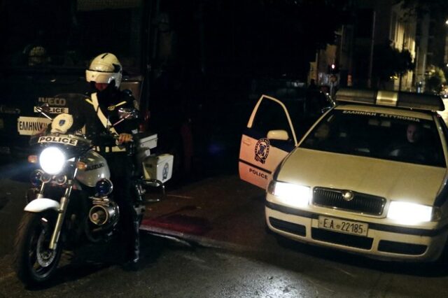 Επίθεση με μάρμαρα κατά αστυνομικών στην οδό Πειραιώς – Δύο τραυματίες