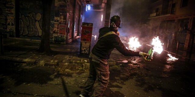Επεισόδια στο Πολυτεχνείο: 22 προσαγωγές, 19 συλλήψεις και δύο τραυματίες