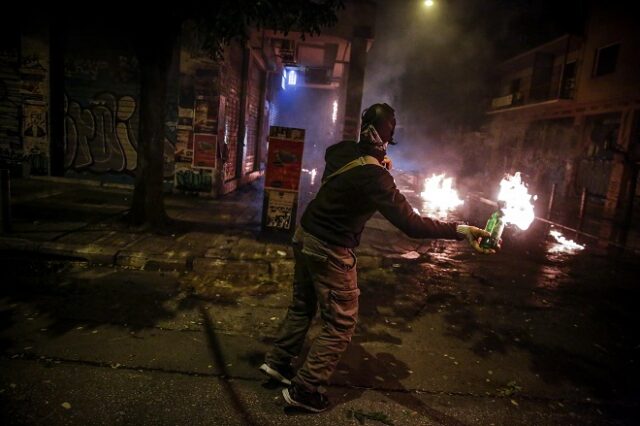 Επιθέσεις με βόμβες μολότοφ στο Πολυτεχνείο