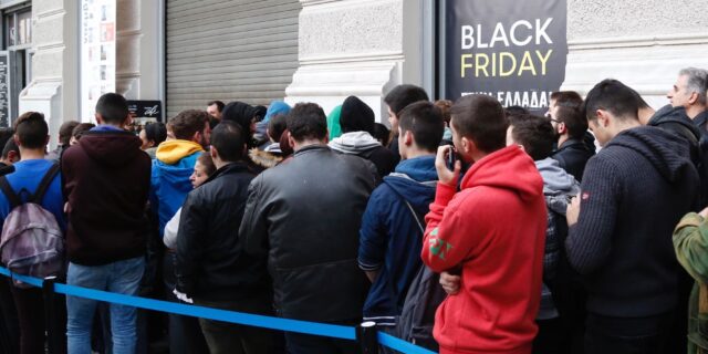Black Friday: Οι μαθητές αφήνουν τα θρανία και μπαίνουν στην αρένα