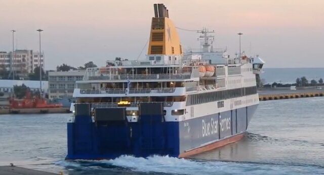 Η εντυπωσιακή αναχώρηση του Blue Star Patmos από τον Πειραιά