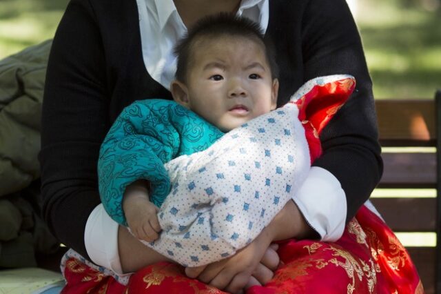 Κίνα: Επιστήμονας ισχυρίζεται ότι έφερε στον κόσμο τα πρώτα γενετικά τροποποιημένα μωρά