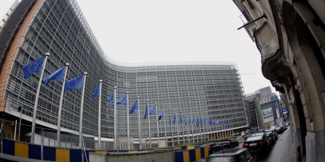 Κομισιόν: Εγκρίθηκε ο ελληνικός προϋπολογισμός – Τι προβλέπεται για το χρέος