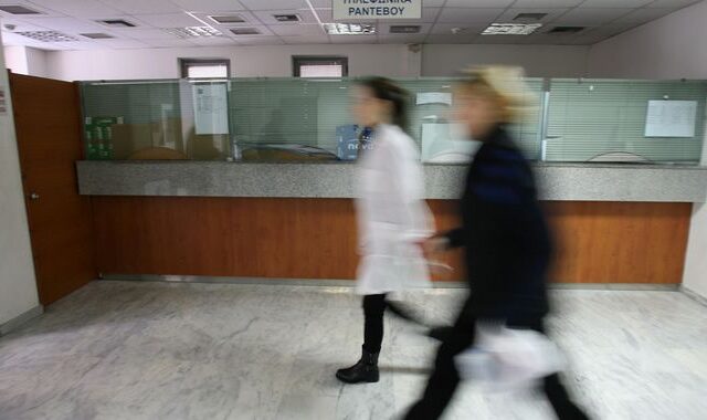 Περισσότεροι από 17.500 γιατροί έχουν φύγει στο εξωτερικό