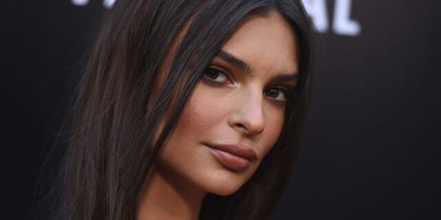 Έξω κάνει κρύο αλλά η Emily Ratajkowski ξέρει πως να σε ζεστάνει