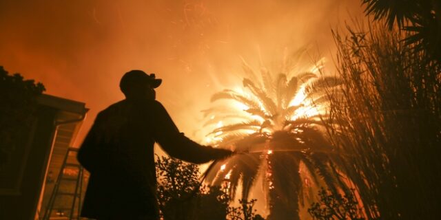 Φωτιά στην Καλιφόρνια: Έντεκα νεκροί – Τρεις εβδομάδες για να τεθεί υπό έλεγχο