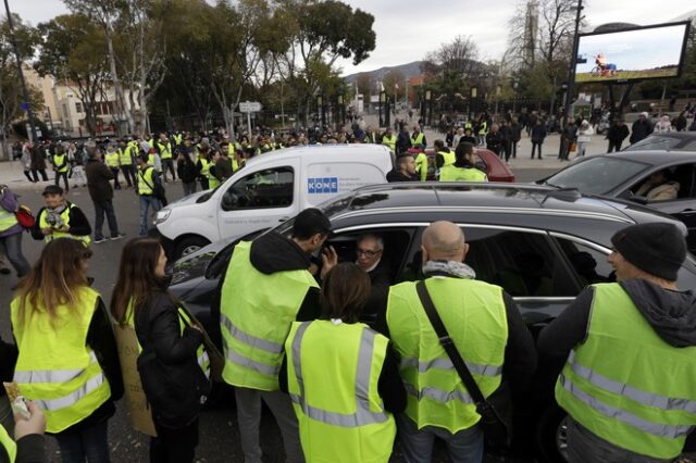 Γαλλία: Περισσότεροι από 400 τραυματίες στις κινητοποιήσεις των “κίτρινων γιλέκων”