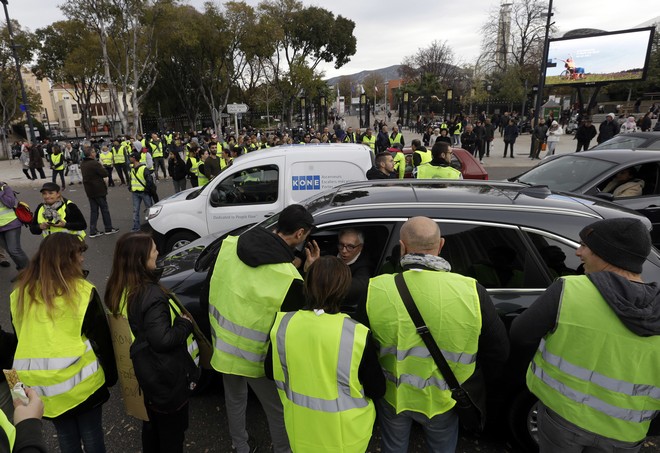 Γαλλία: Περισσότεροι από 400 τραυματίες στις κινητοποιήσεις των “κίτρινων γιλέκων”