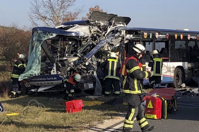 Γερμανία: Σύγκρουση δύο σχολικών λεωφορείων – Δεκάδες τραυματίες