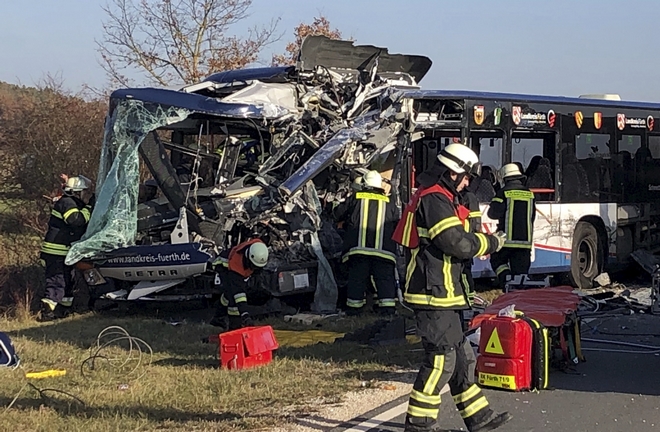 Γερμανία: Σύγκρουση δύο σχολικών λεωφορείων – Δεκάδες τραυματίες