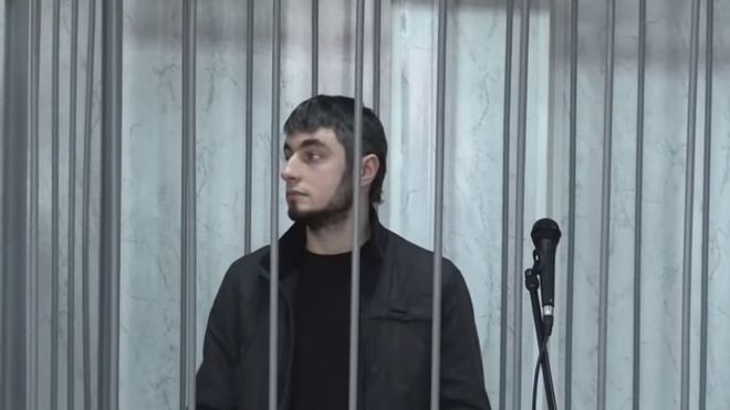 Κάθειρξη 14 ετών στον “απατημένο” Ρώσο που έκοψε τα χέρια της γυναίκας του με τσεκούρι