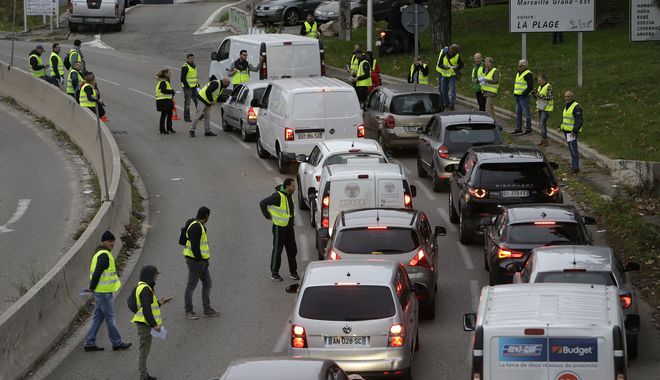 Γαλλία: Μια διαδηλώτρια νεκρή στις κινητοποιήσεις των “κίτρινων γιλέκων”