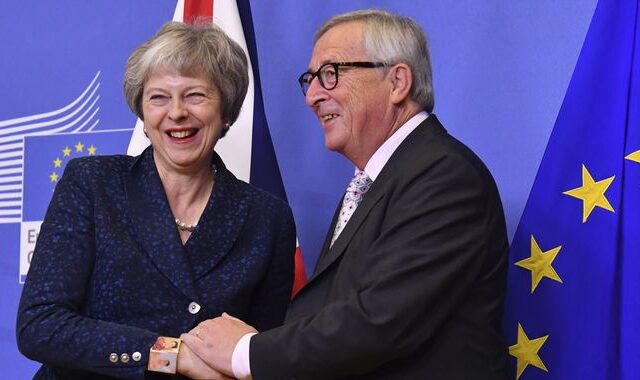 Ο Γιούνκερ υποδέχθηκε τη Μέι στις Βρυξέλλες ενόψει της συνόδου για το Brexit