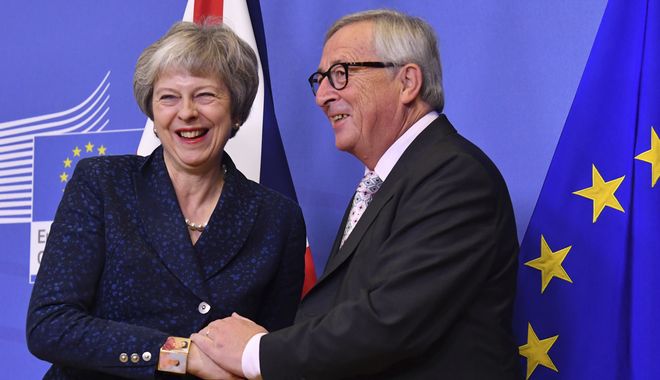 Ο Γιούνκερ υποδέχθηκε τη Μέι στις Βρυξέλλες ενόψει της συνόδου για το Brexit