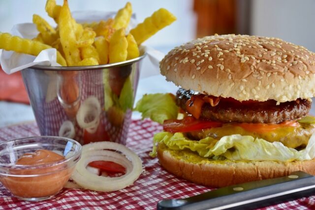 Το Junk Food αυξάνει τη συχνότητα του καρκίνου παγκρέατος στους νέους