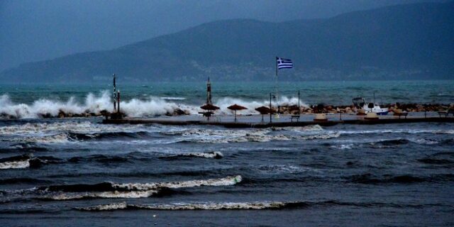 Νοτιάδες και βροχές από τα δυτικά – Θερμοκρασία τοπικά στους 23 βαθμούς