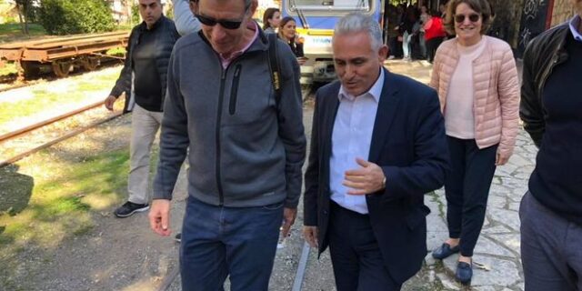 Στα Καλάβρυτα με τον οδοντωτό ο Τζέφρι Πάιατ