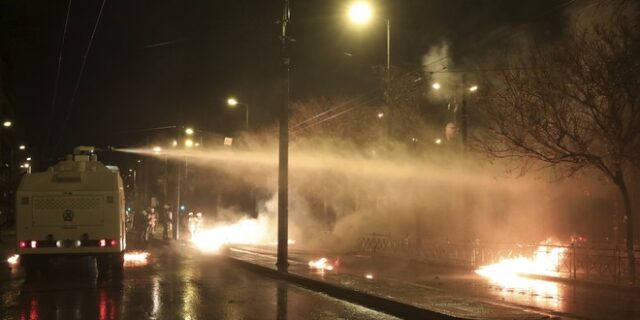 Πολυτεχνείο: Επιτυχημένη η δράση του “Αίαντα” – Απετράπη η “ένωση” αναρχικών