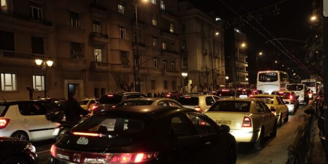 Κίνηση στους δρόμους: Αυξημένη κυκλοφορία στο κέντρο