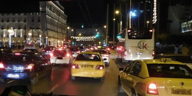 Κίνηση στους δρόμους: Δείτε που παρουσιάζονται τα μεγαλύτερα προβλήματα στην κυκλοφορία