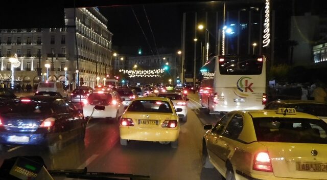 Κίνηση στους δρόμους: Με προβλήματα η κυκλοφορία – Κλειστή η Β. Κωνσταντίνου στο Καλλιμάρμαρο